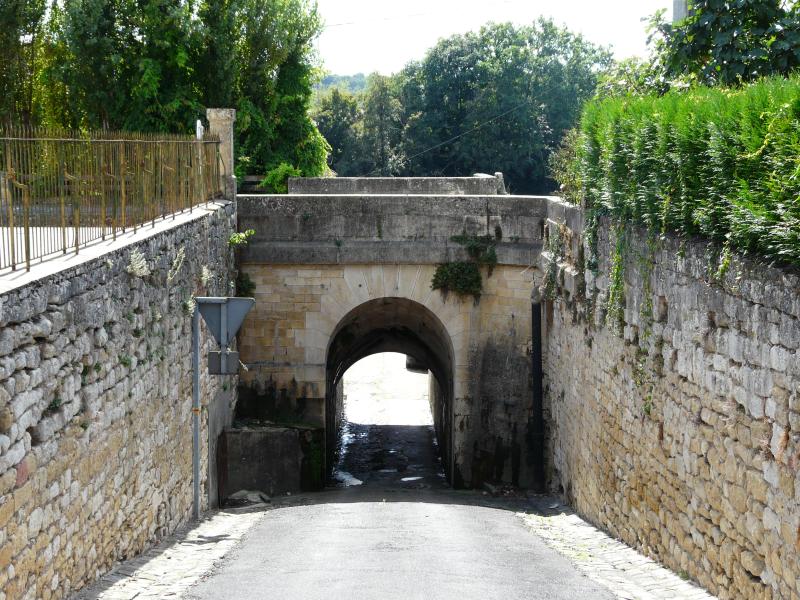 Canal de Lalinde (pont-canal et murs d'encaissement qui lui font suite), Saint-Capraise-de-Lalinde