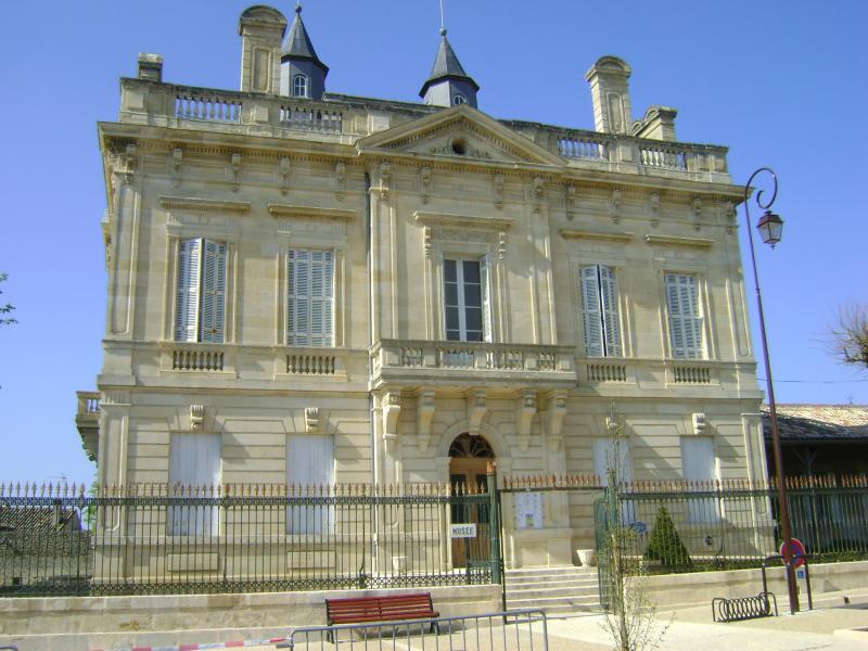 Mairie, Villefranche-de-Lonchat
