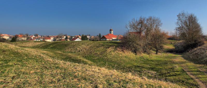 Château des Archevêques (ruines), Étalans