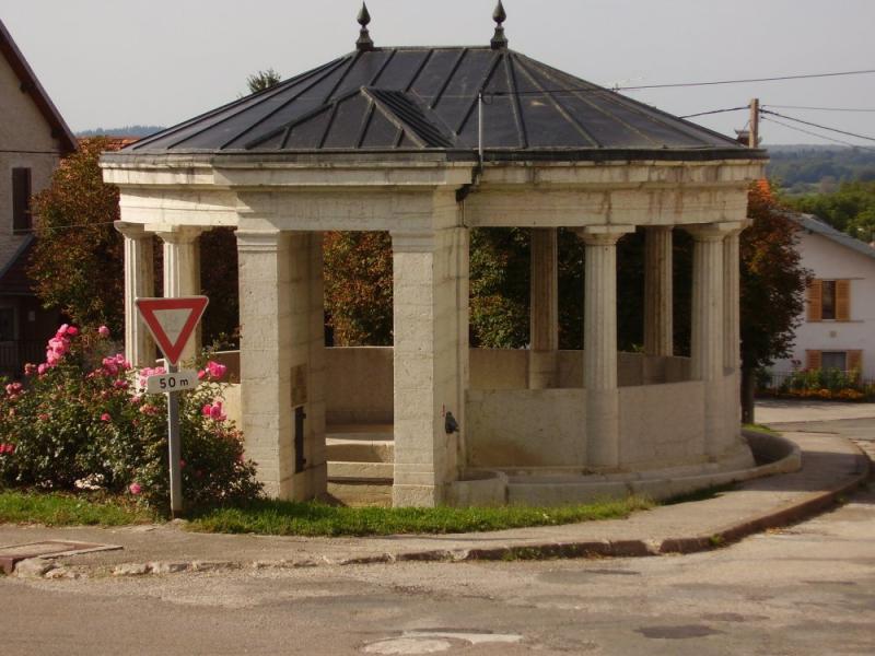 Fontaine-lavoir, Loray