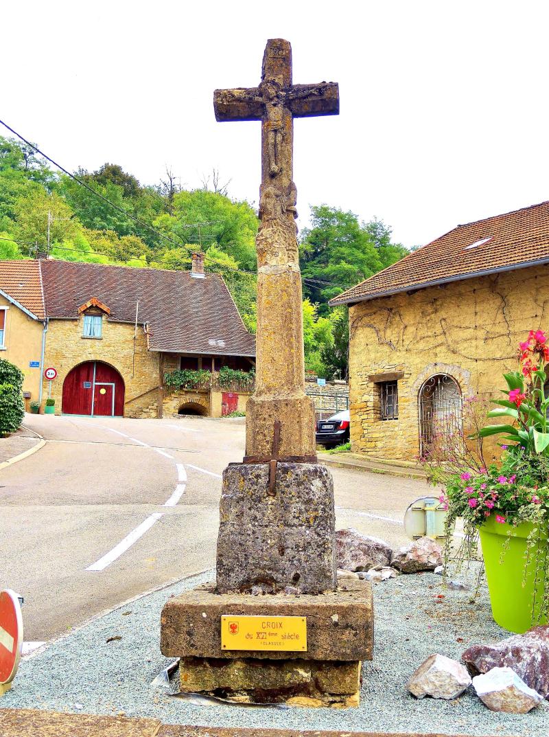 Croix du bas de la Grande Côte, appelée croix du carrefour de la gendarmerie, Rougemont