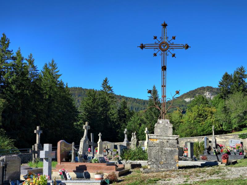 Croix de cimetière, Laval-le-Prieuré