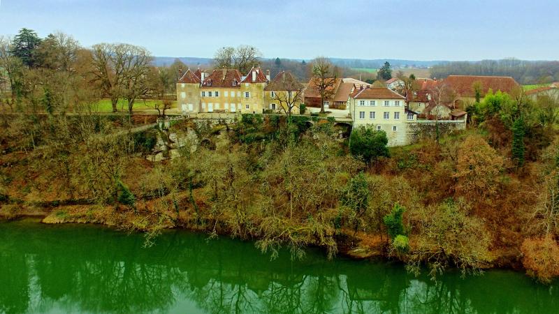 Château, Roset-Fluans