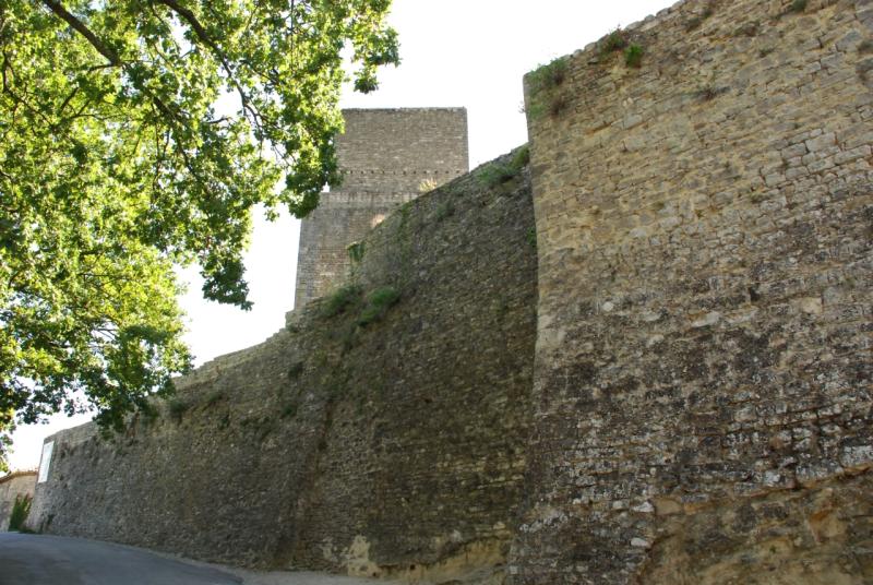 Remparts, Le Poët-Laval