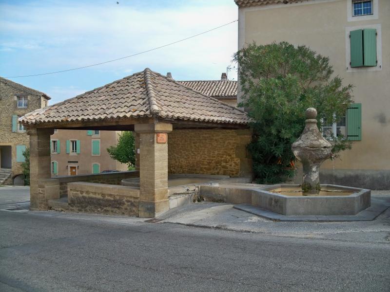 Fontaine publique, Rochegude