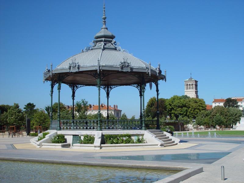 Kiosque Peynet, Valence