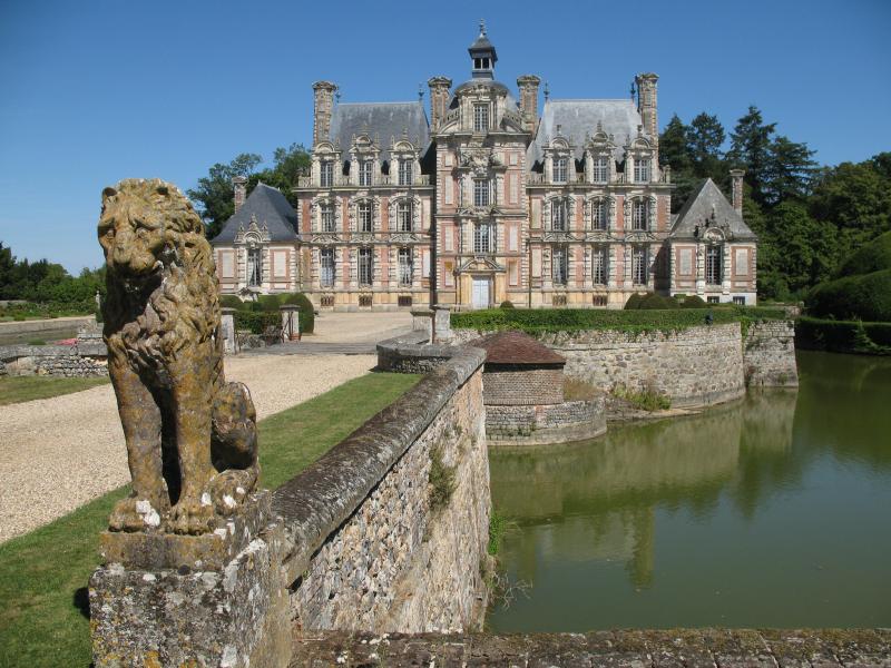 Domaine de Beaumesnil (également sur commune de Gouttières)