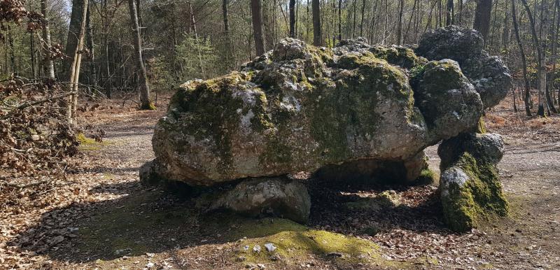 Dolmen dit La Pierre Courcoulée, Les Ventes