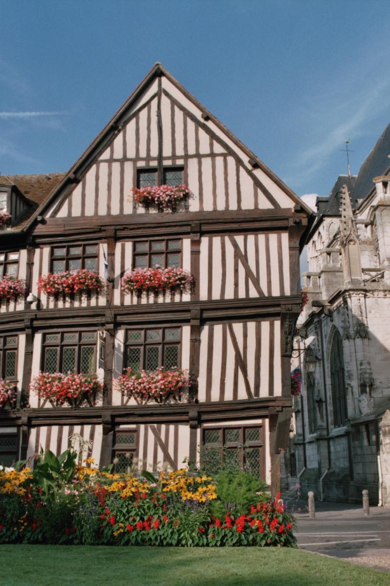 Maison à pans de bois dite Maison du Temps Jadis