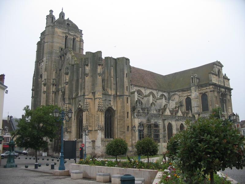 Église Saint-Pierre, Dreux