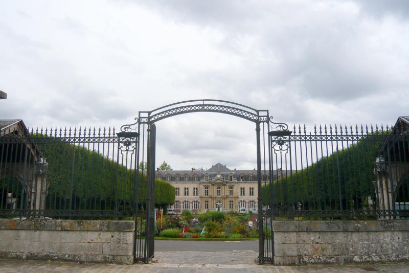 Ancienne abbaye de Coulombs, Lèves