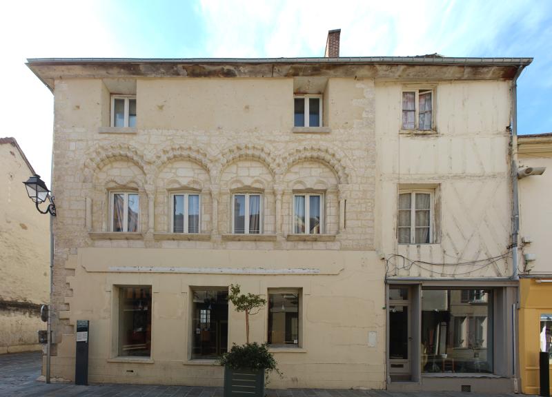 Maison romane, Dreux