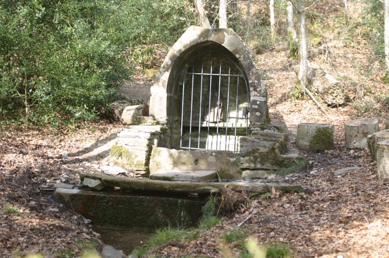 Fontaine et calvaire de Saint-Conval, Hanvec