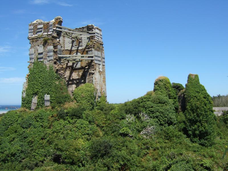 Restes du château de Trémazan, Landunvez