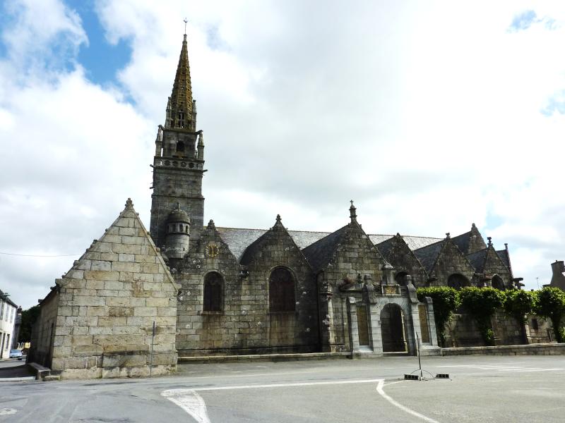 Eglise Saint-Pierre et chapelle funéraire, Pleyber-Christ