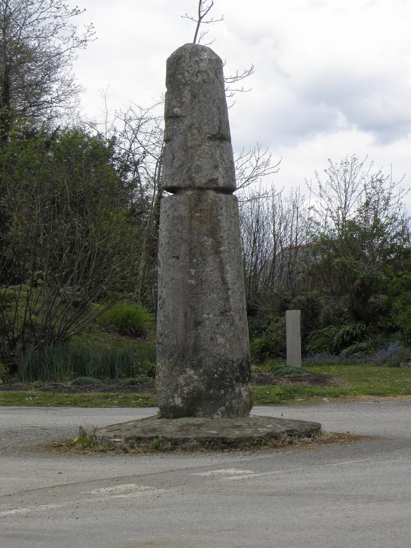 Stèle protohistorique dite Le Fuseau ou La Quenouille de Sainte-Barbe