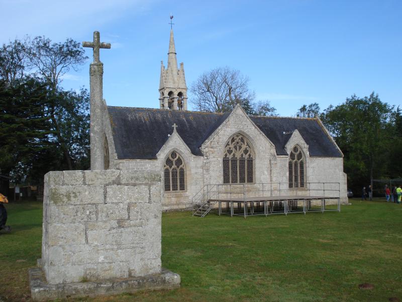 Chapelle de la Tréminou et restes du calvaire situé à l'Est de la chapelle, Plomeur