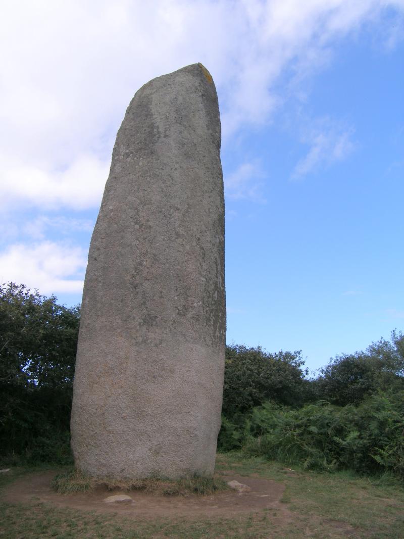 Menhir de Kerveatoux, ou de Kerloas, Plouarzel
