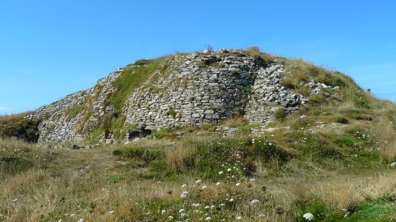 Tumulus à dolmen, Ploudalmézeau