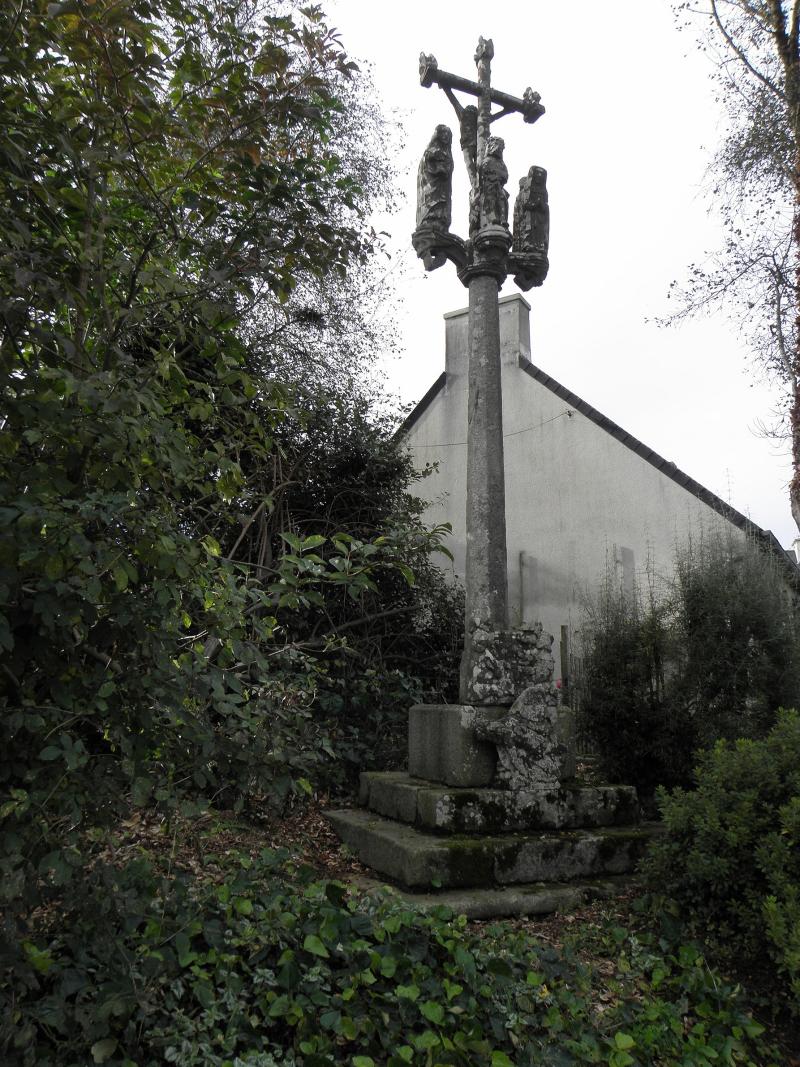 Croix de chemin en pierre de Lambader, Plougourvest