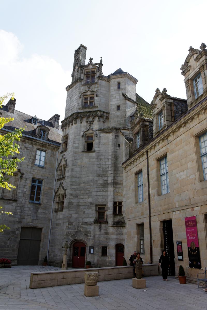 Ancien évêché, actuellement musée départemental breton, Quimper
