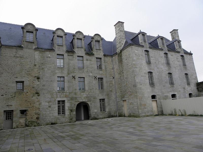 Ancien prieuré de Locmaria, ancienne caserne Emeriau, Quimper