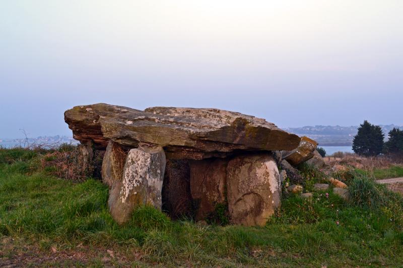 Dolmen de Boutouiller, appelé aussi dolmen de Keranguez ou de Kerivin, Saint-Pol-de-Léon