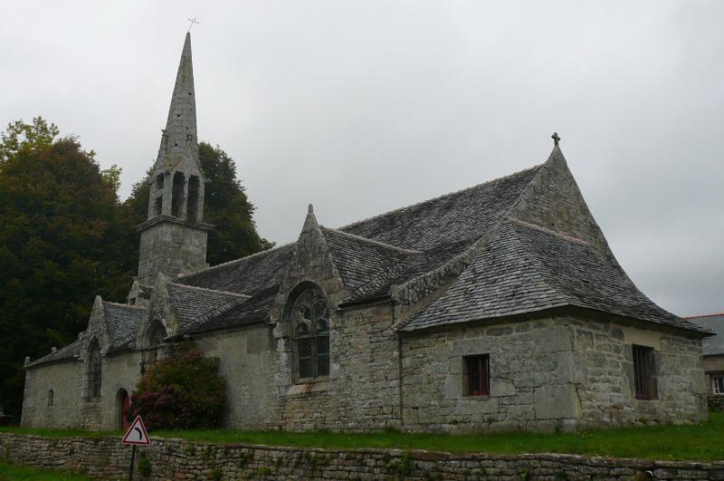 Chapelle avec l'ossuaire de Locmaria-an-Hent