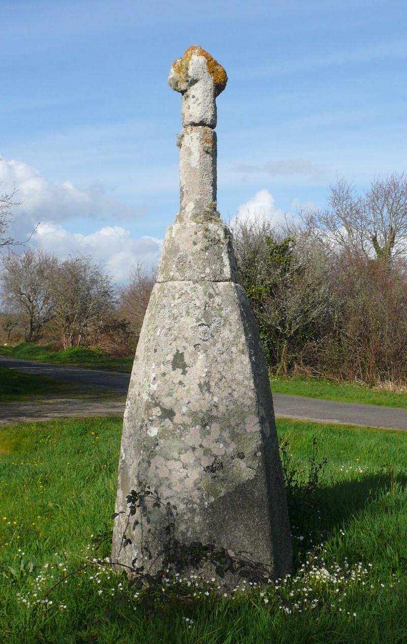 Stèle protohistorique christianisée