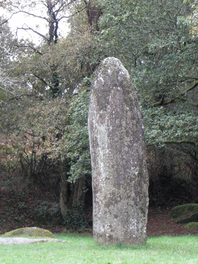 Menhir de Kerampeulven, Berrien
