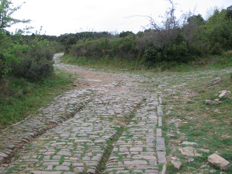 Tronçon de la Via Domitia (également sur communes de Redessan et Beaucaire, dans le Gard, et Castelnau-le-Lez, dans l'Hérault), Jonquières-Saint-Vincent