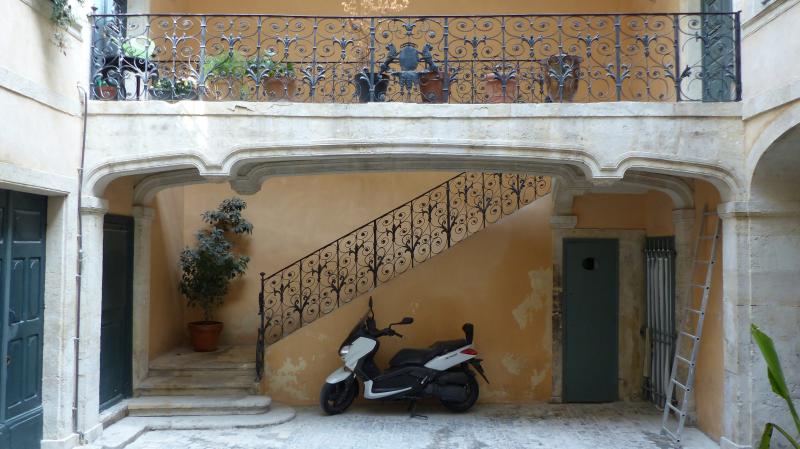 Immeuble, Nîmes