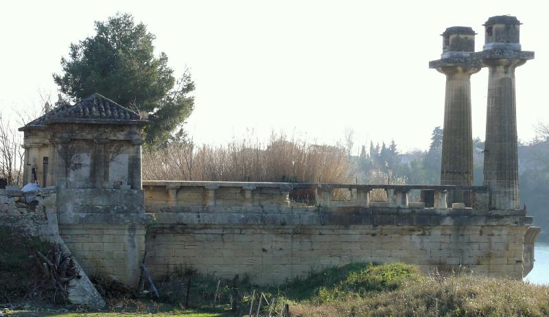 Ancien pont suspendu, Remoulins