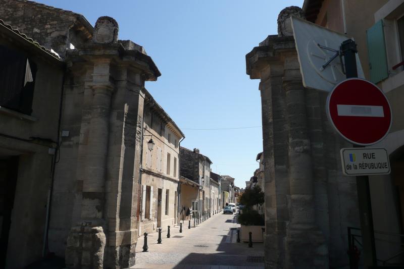 Porte de la rue principale, Villeneuve-lès-Avignon