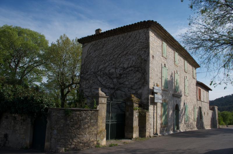 Château, Sardan