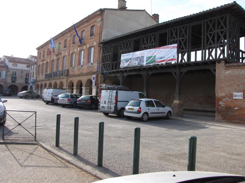 Mairie et maisons de la place, Saint-Sulpice-sur-Lèze