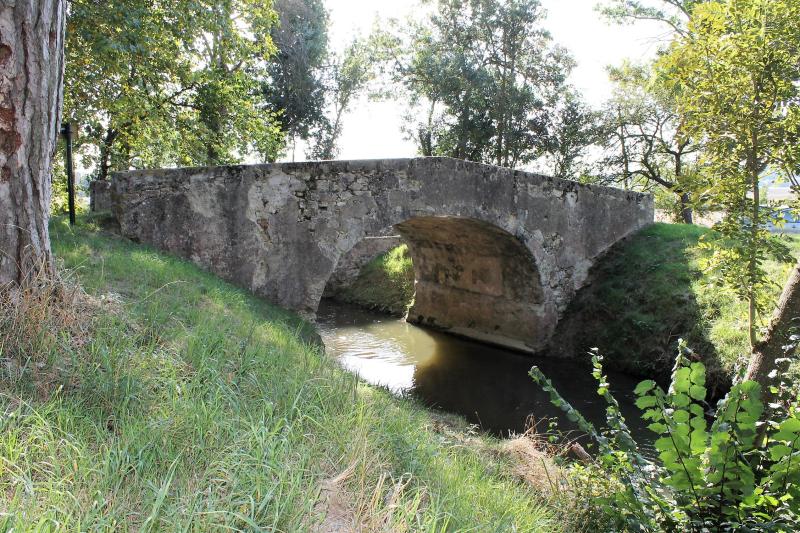 Pont Vieux de Cailhavel ou Pont Saint-Jean, sur la Rigole de la Plaine, Saint-Félix-Lauragais