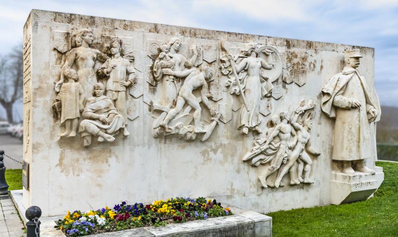 Monument commémoratif aux trois maréchaux pyrénéens Foch, Joffre et Gallieni, Saint-Gaudens