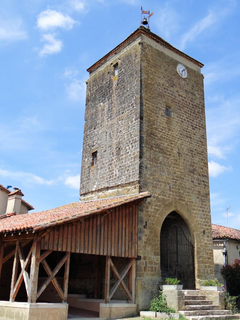 Tour fortifiée, Dému