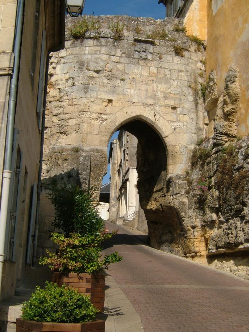 Porte du Port, Bourg
