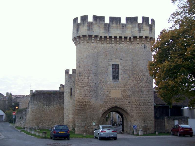 Enceinte fortifiée, Rions