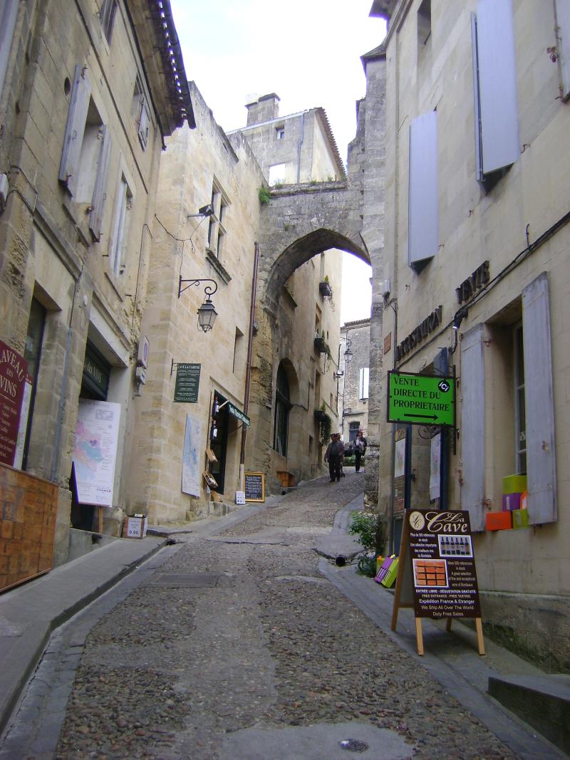Bâtiment accolé à la porte de la Cadène, Saint-Émilion