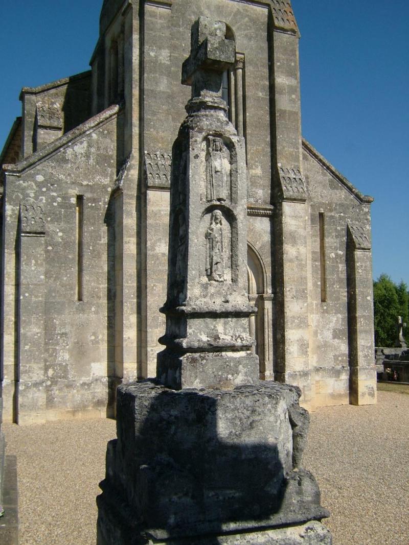 Croix de cimetière, Saint-Vivien-de-Blaye