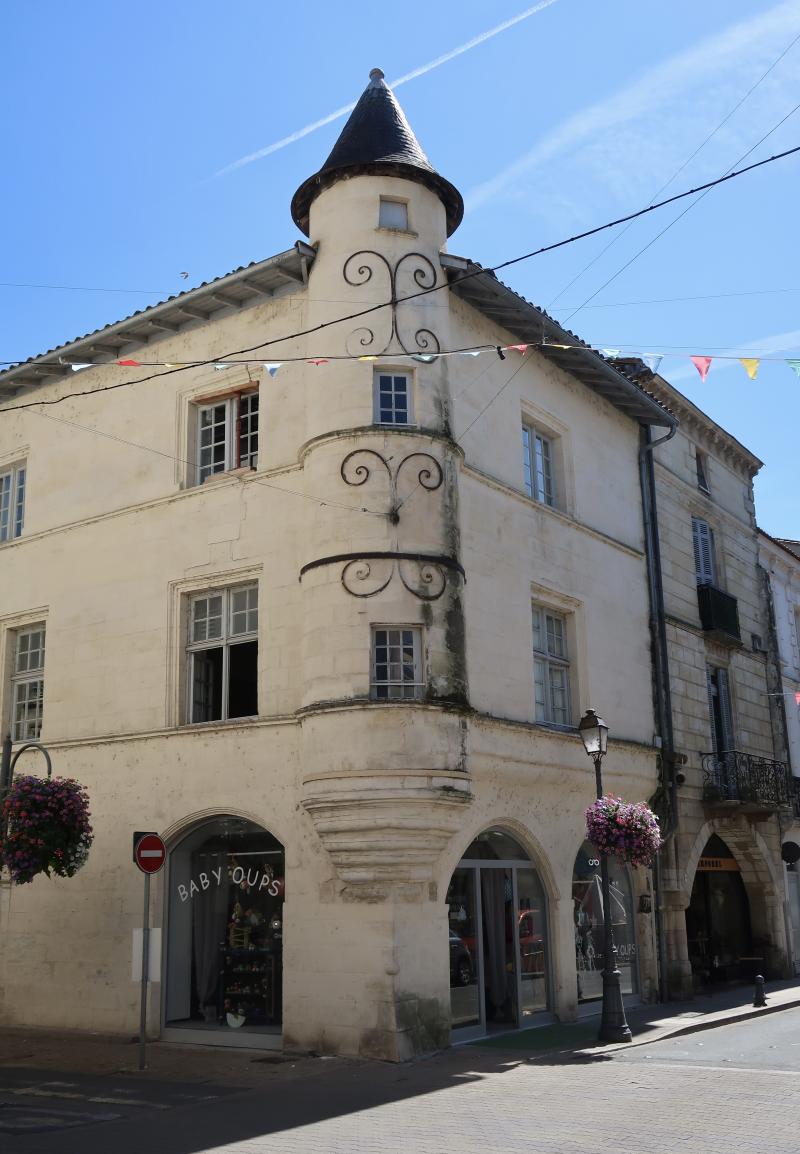 Maison d'angle à tourelle, Sainte-Foy-la-Grande