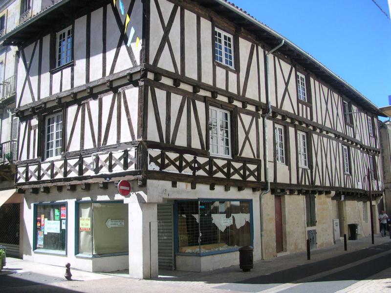 Maison d'angle, Sainte-Foy-la-Grande