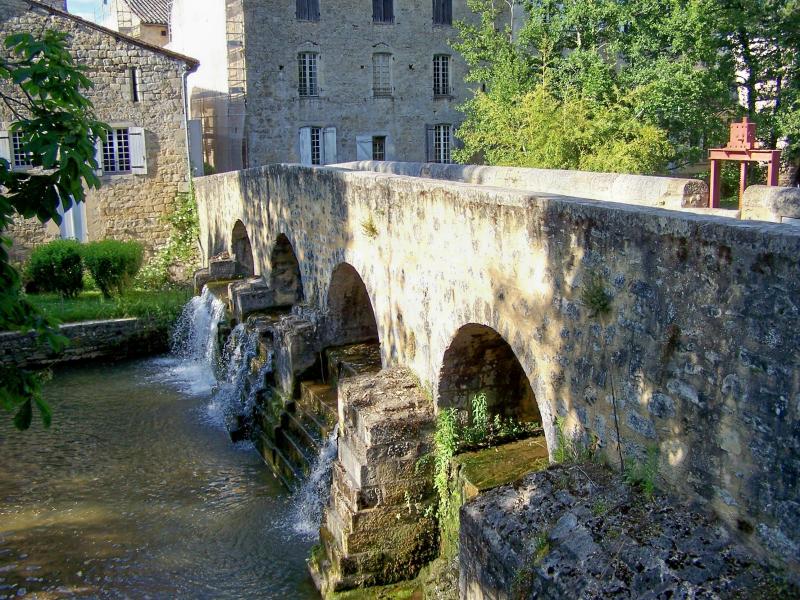 Pont de la Bassanne dit aussi pont médiéval des Antonins, Pondaurat