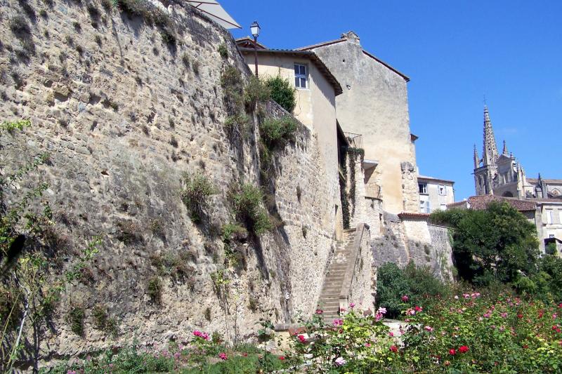 Enceinte fortifiée, Bazas