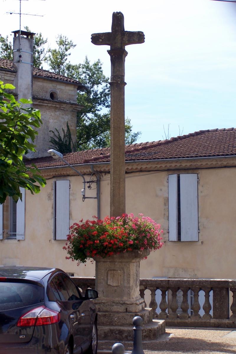 Site de pèlerinage de Verdelais : Croix votive datée de 1630, Verdelais