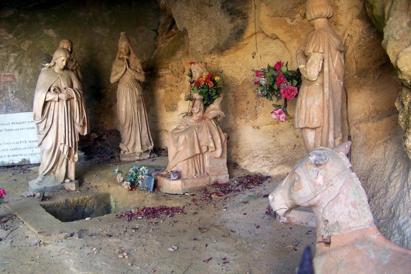 Site de pèlerinage de Verdelais : Fontaine votive et groupe commémoratif en grès-céramique dits du Pas de la Mule, Verdelais