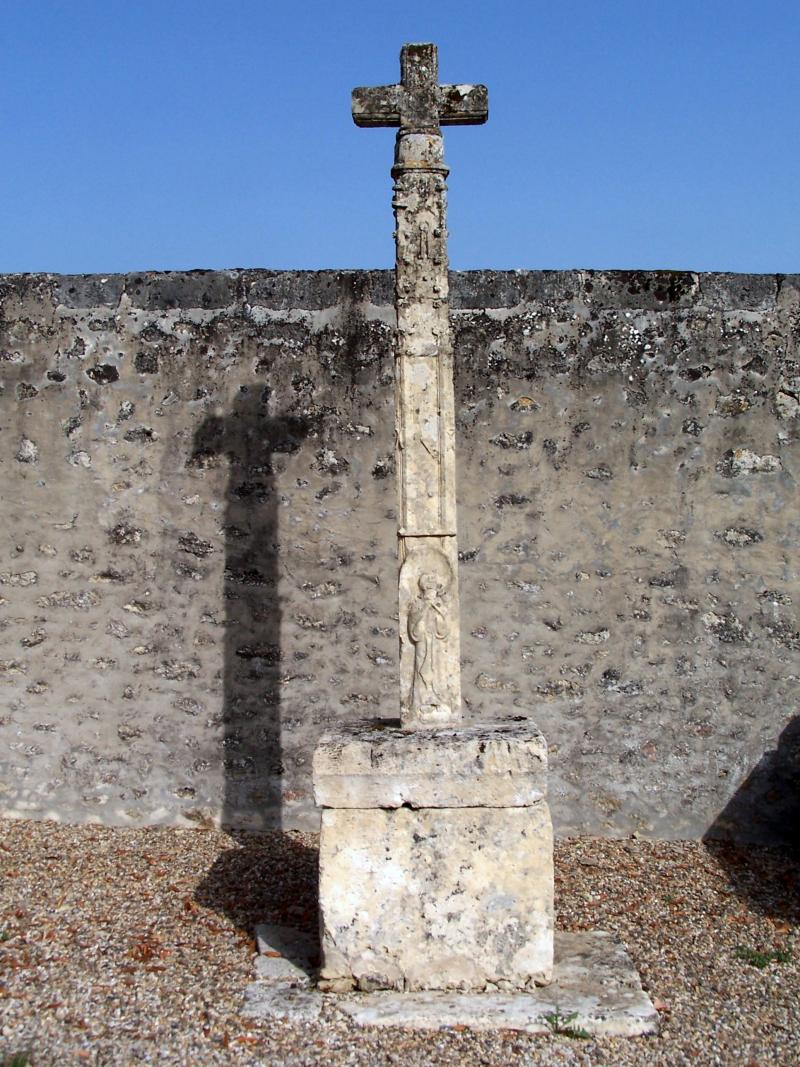 Croix de cimetière du 16e siècle, Baigneaux